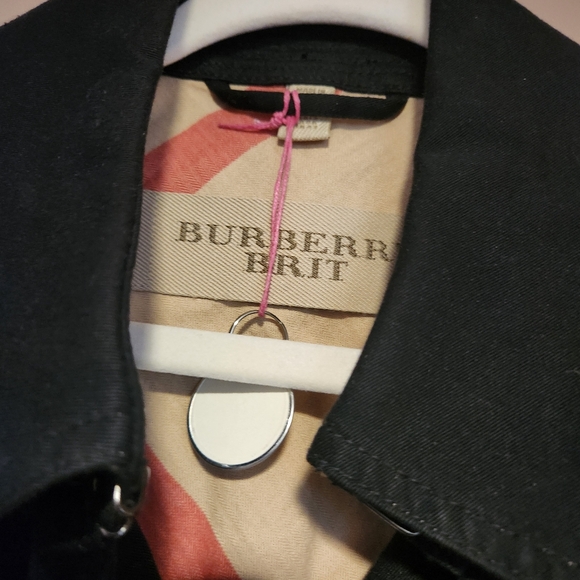 BURBERRY BLACK COTTON JACKET IN EXCELLENT CONDITION ONLY WARN A COUPLE OF TIMES. - Picture 2 of 8